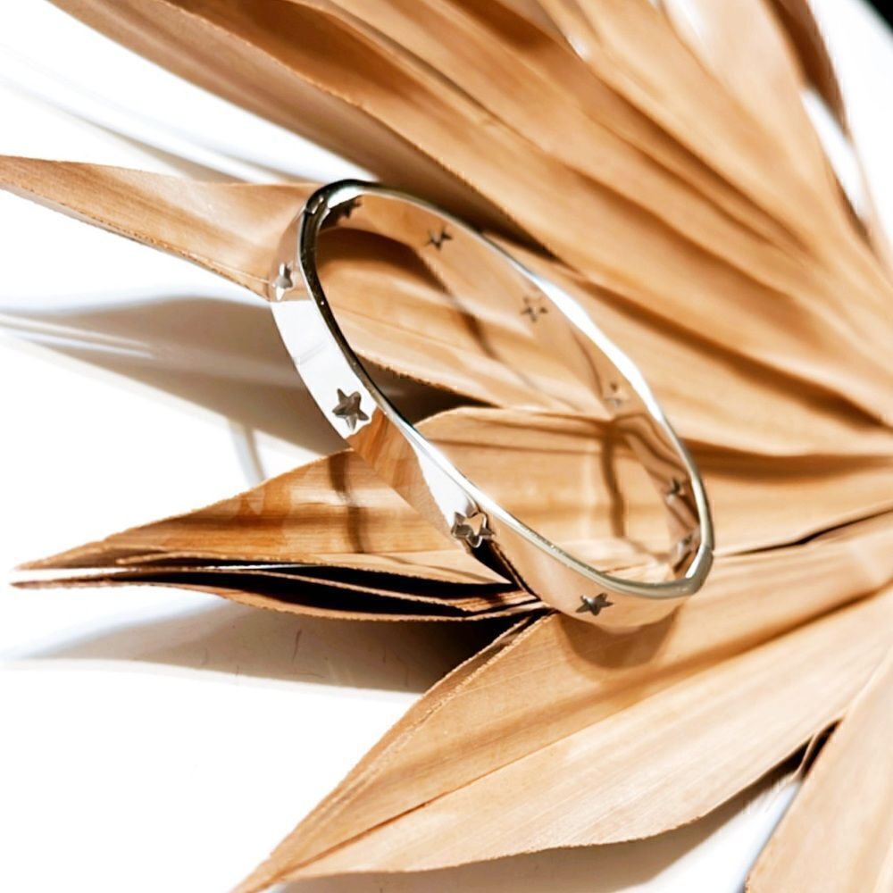 Silver star bangle S442
